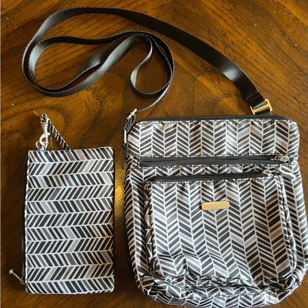 New without tags Baggallini - 2 matching pieces